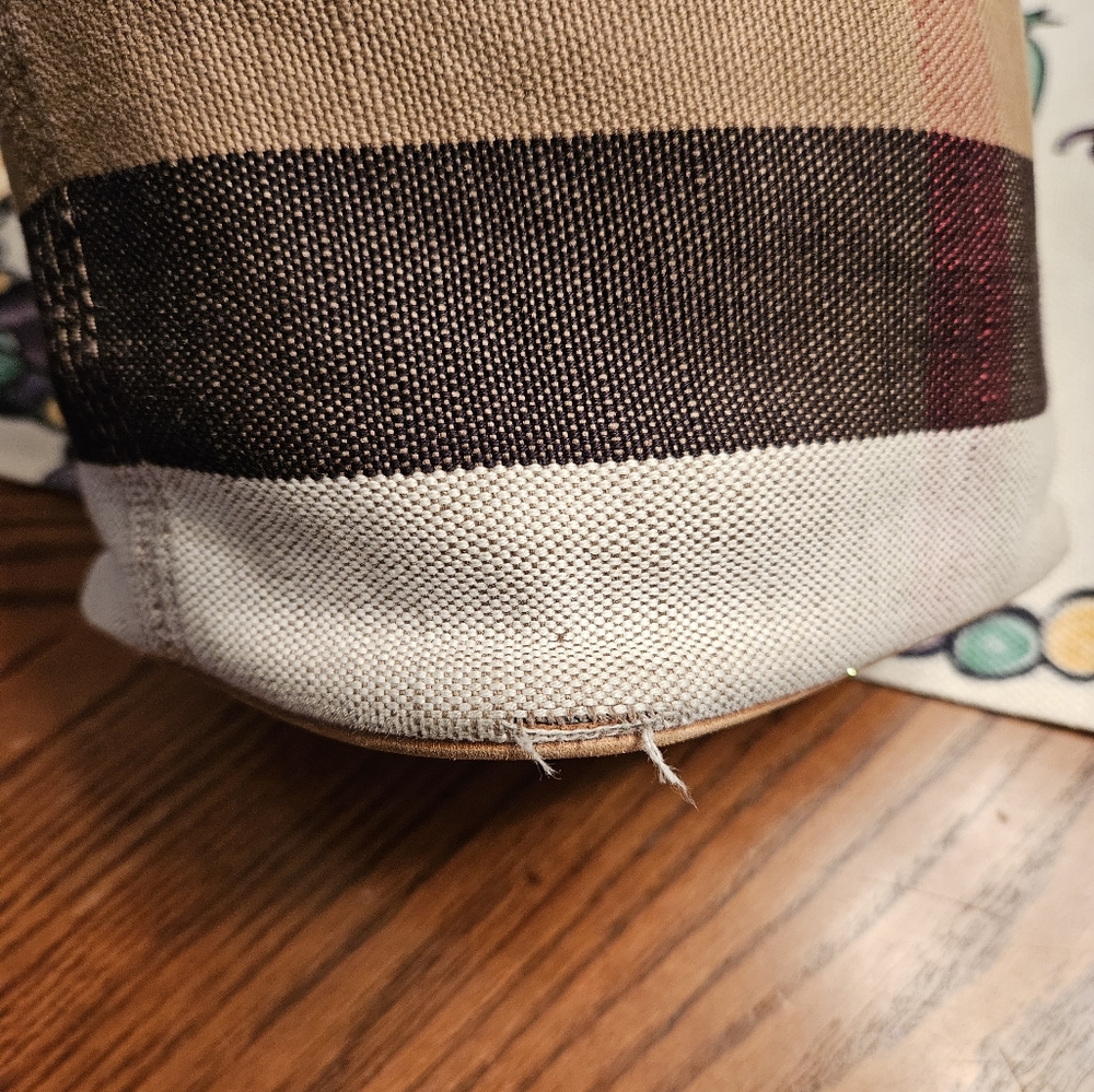Burberry Ashby Bucket bag - Picture 9 of 12